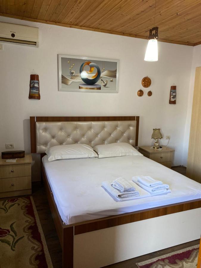 Aria Baci Guest House Берат Экстерьер фото