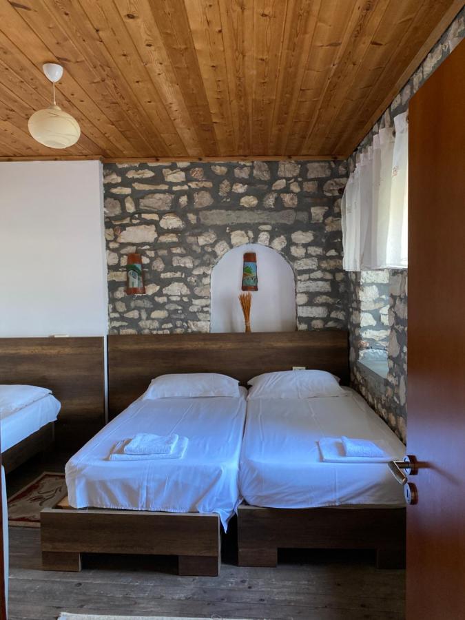 Aria Baci Guest House Берат Экстерьер фото