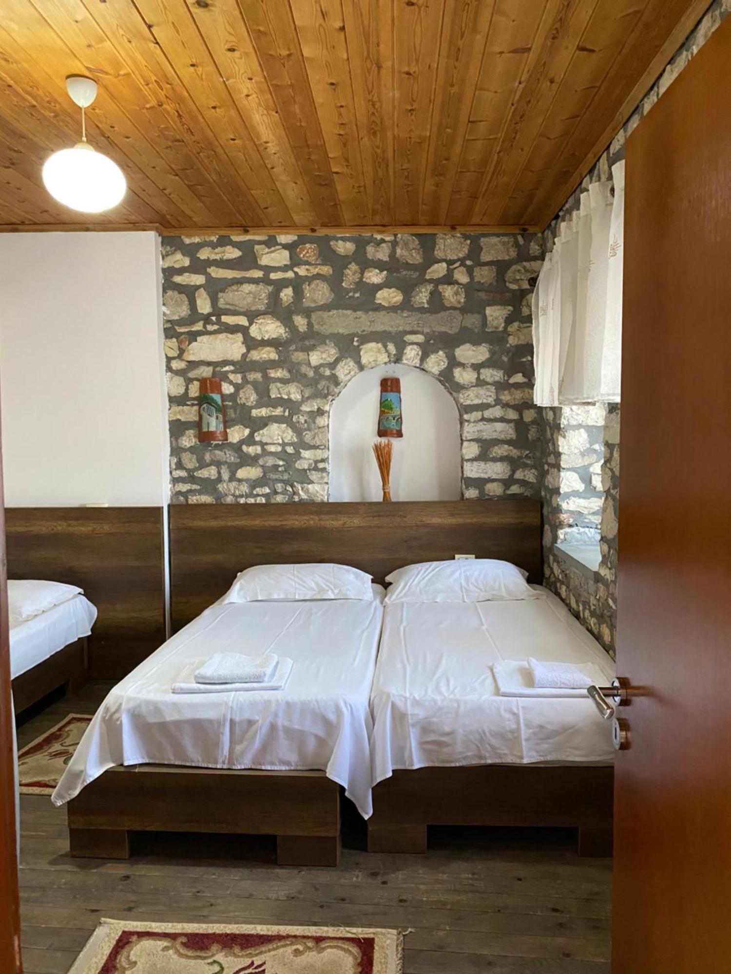 Aria Baci Guest House Берат Экстерьер фото