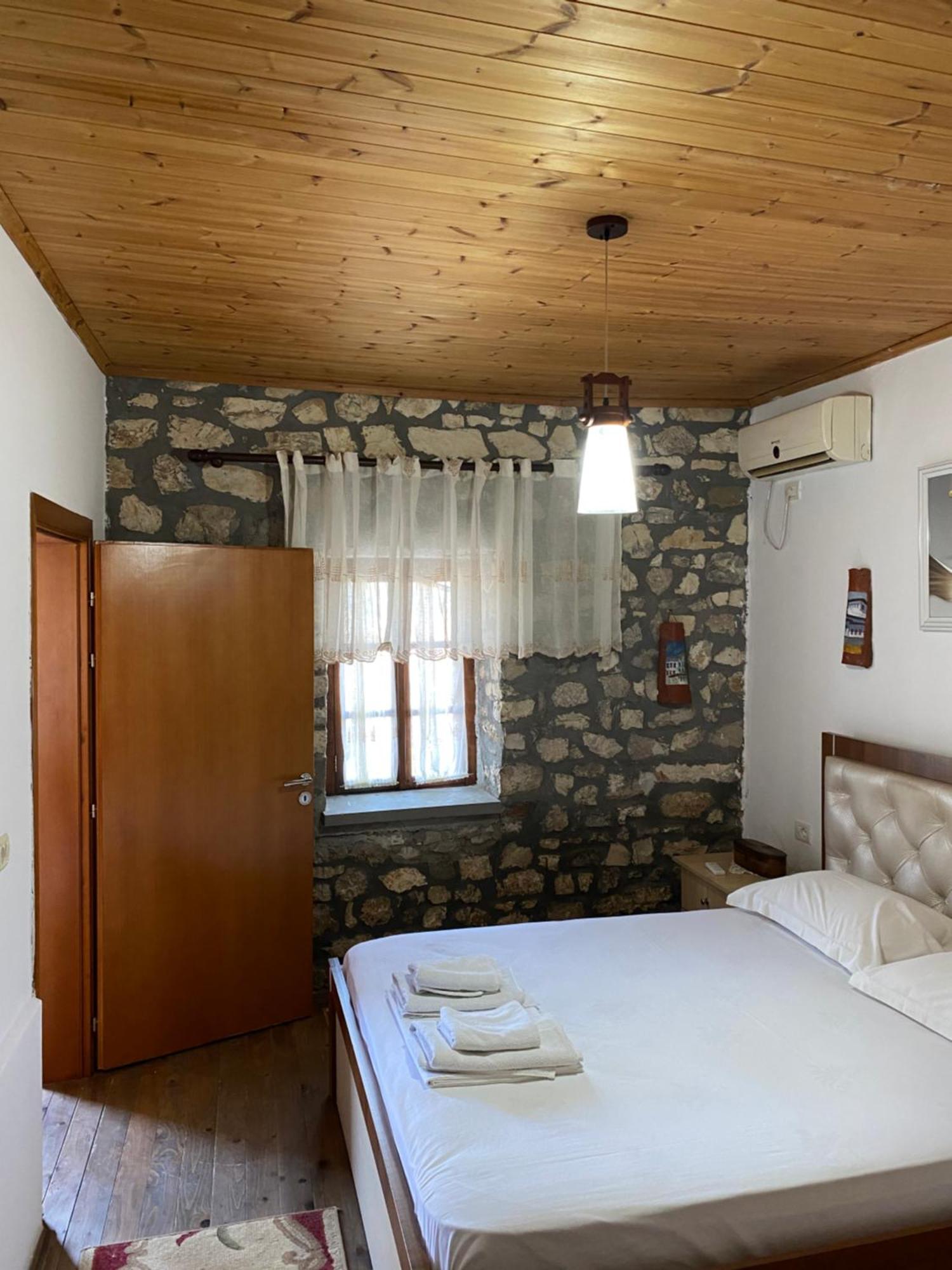 Aria Baci Guest House Берат Экстерьер фото