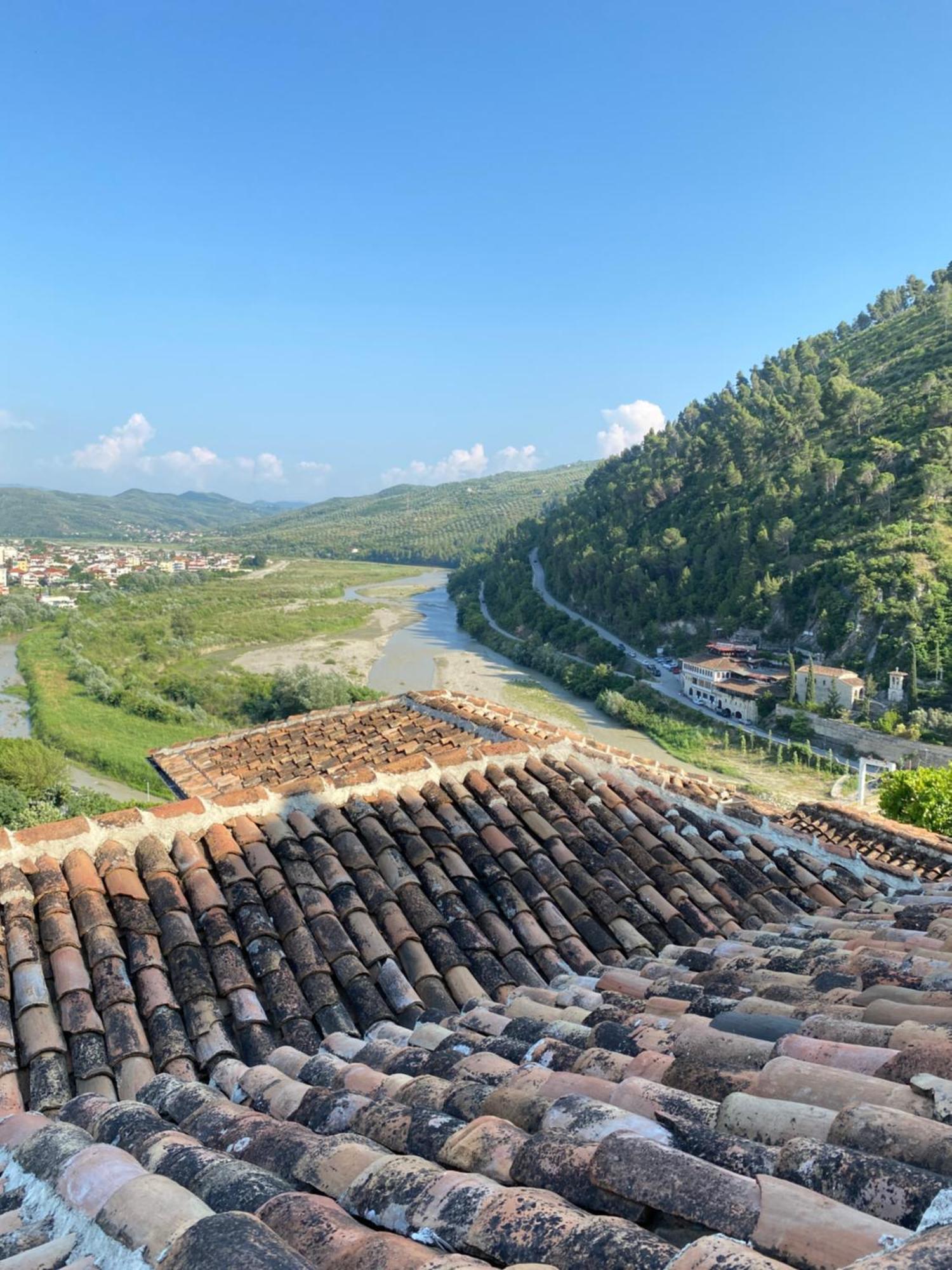 Aria Baci Guest House Берат Экстерьер фото